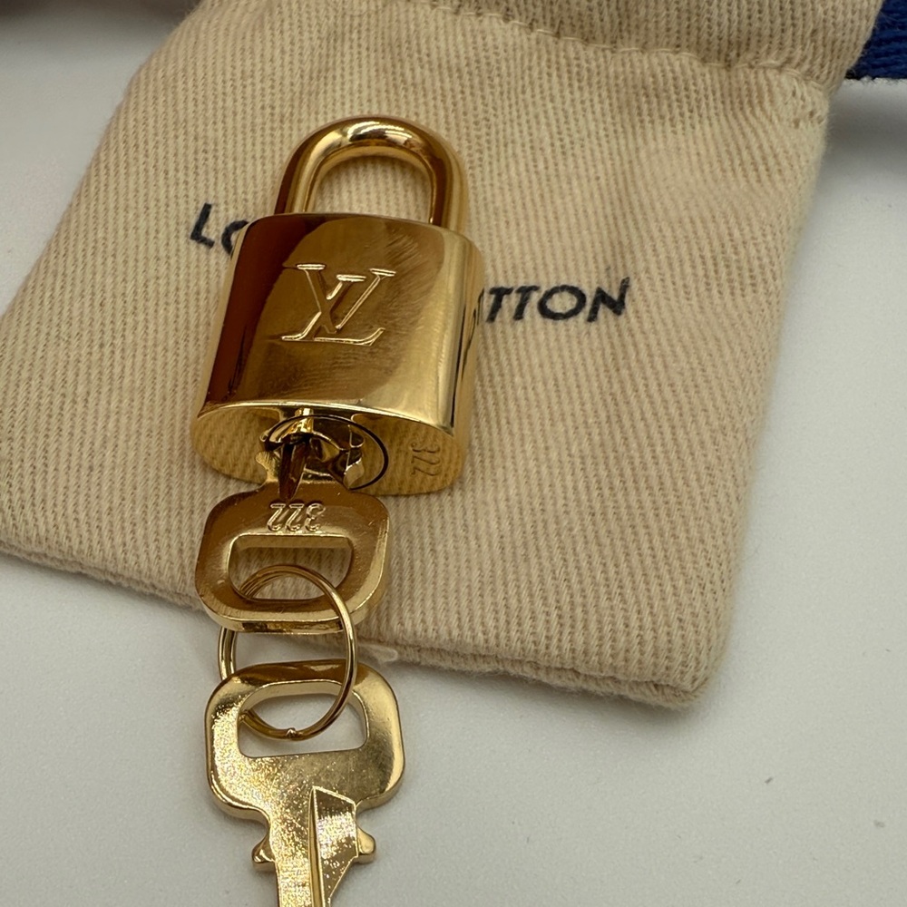 Louis Vuitton By The Pool Speedy 20 - Picture 6 of 9